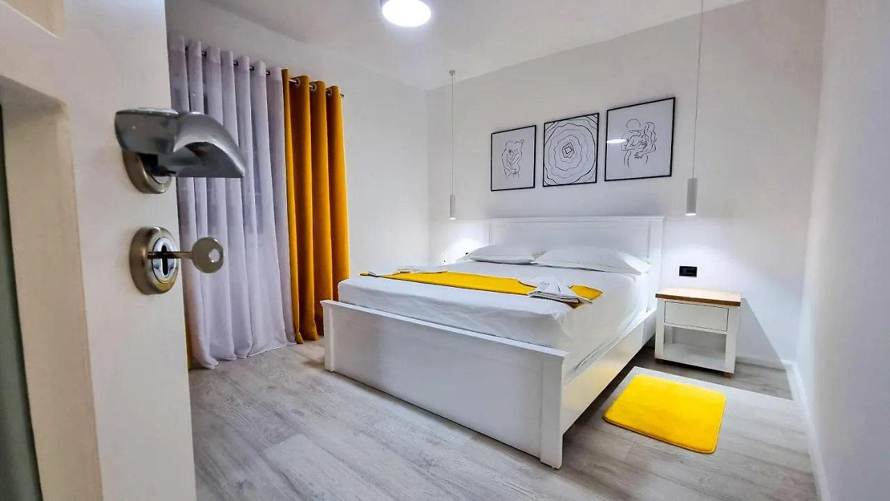 'The Yellow' Condo Berat Apartamento